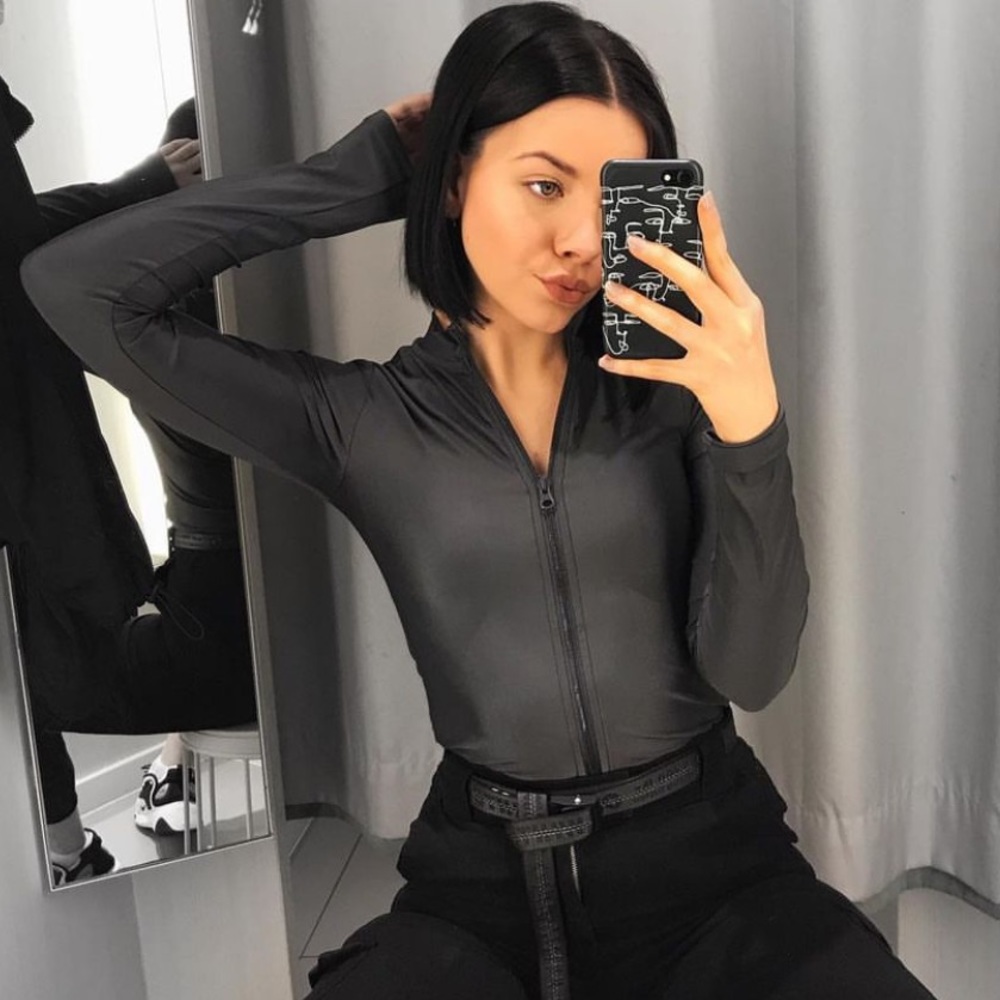 Nicki Studios Fitted Slim Zip Top in Dark Grey